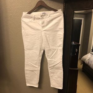 White cropped skinny jeans